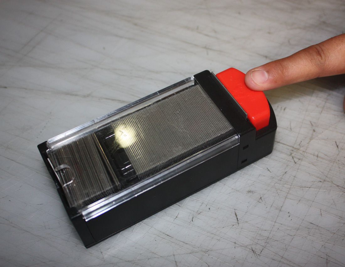 Single Edge Razor Blade Dispenser Cutting Tools & Blades Image One